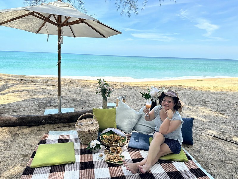 【泰國，普吉島】泰國也有「沙浴」哦！在邁考海灘（Ban Mai Khao）邊做沙浴，邊看飛機起飛，還有網美拍照區
