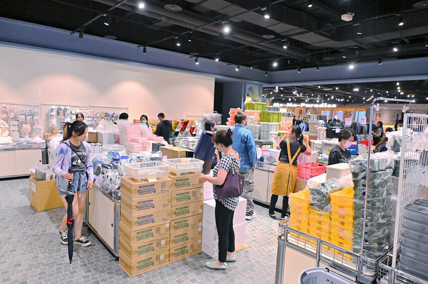 超低價3折起 ⽇本質感居家「⽣活好東西」好物IN台中特賣快閃 野餐露營道具居家收納 快來撿便宜