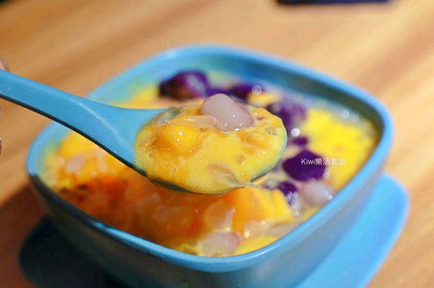 澳門楊枝金撈 (沙梨頭總店)︱澳門甜點推薦至尊楊枝金撈、杏仁雪燕桃膠燉椰皇來澳門必吃美食！