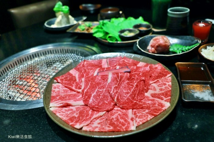 澳門楊枝金撈 (沙梨頭總店)︱澳門甜點推薦至尊楊枝金撈、杏仁雪燕桃膠燉椰皇來澳門必吃美食！