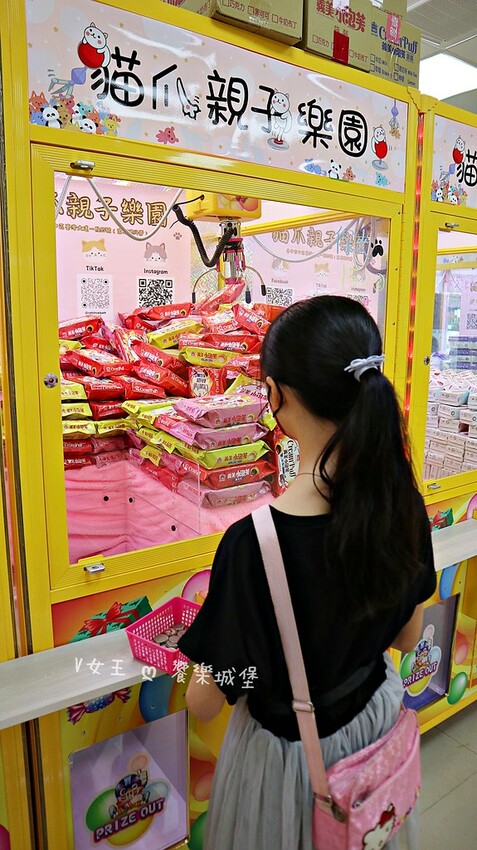 台中景點 貓爪親子樂園 ll 各式餅乾、飲料、生活用品.....等，跟孩子們來場探索夾夾樂吧，現場還有許多加碼
