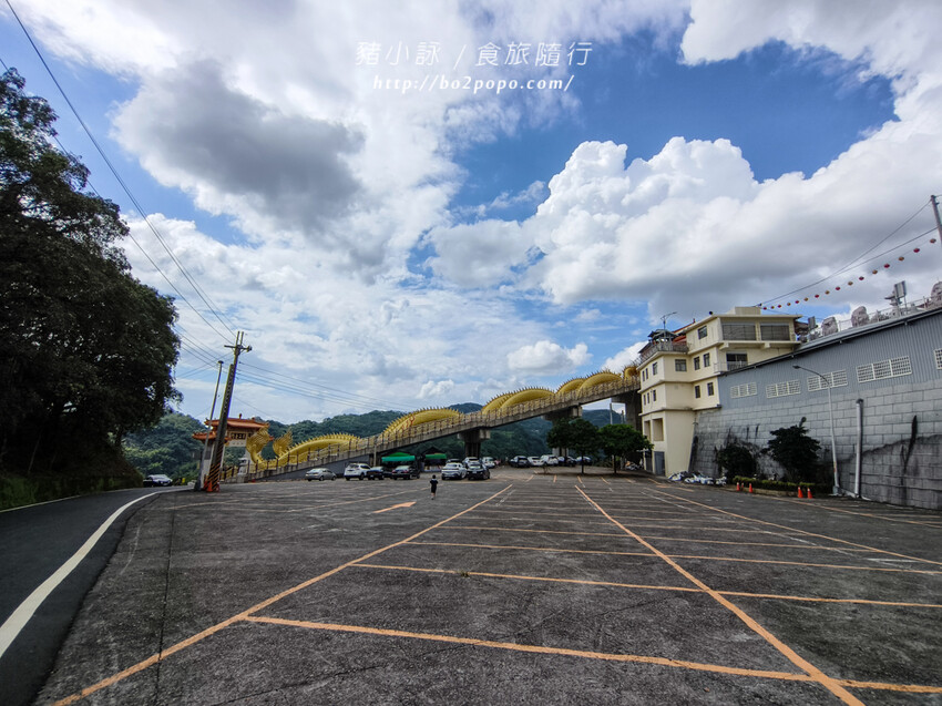 南投。中寮》金龍山法華寺。長達110米的亞洲最大金龍雕像