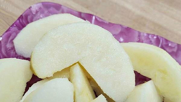 苗栗大湖尊梨季|巨無霸水梨!比臉還要巨大,高達2.5斤的牛奶甘庶般美味的甘露梨