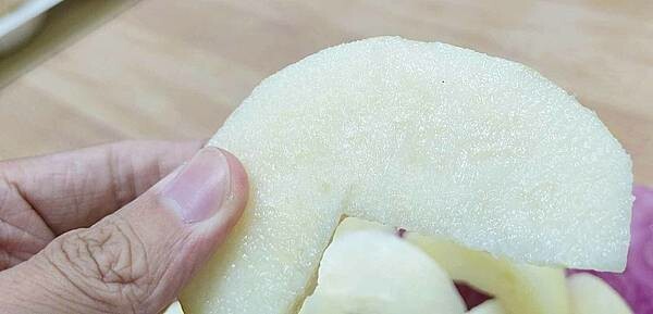 苗栗大湖尊梨季|巨無霸水梨!比臉還要巨大,高達2.5斤的牛奶甘庶般美味的甘露梨