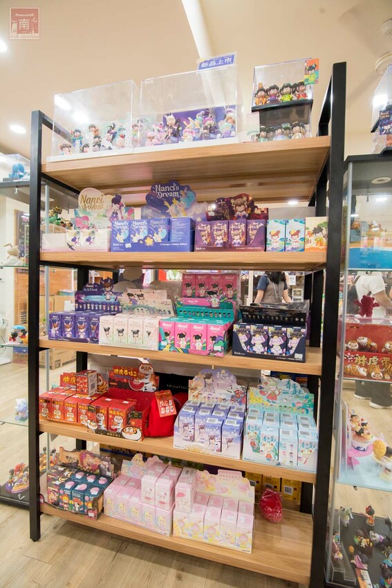 【臺南扭蛋】台南寶可夢中心在這裡，也有盲盒、日本流行扭蛋等，只有在迪士尼能買到的TOMICA小車打六折，加入會員送100元購物金~扭蛋將軍x轉蛋概念館 - 南人幫