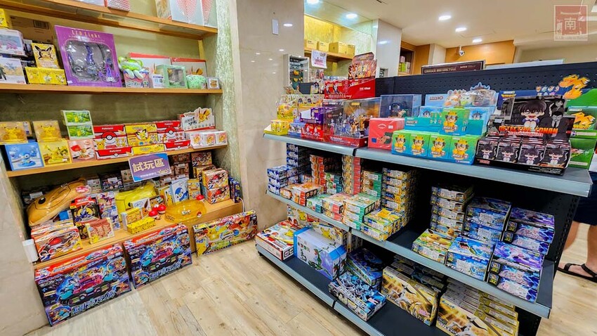 【臺南扭蛋】台南寶可夢中心在這裡，也有盲盒、日本流行扭蛋等，只有在迪士尼能買到的TOMICA小車打六折，加入會員送100元購物金~扭蛋將軍x轉蛋概念館 - 南人幫