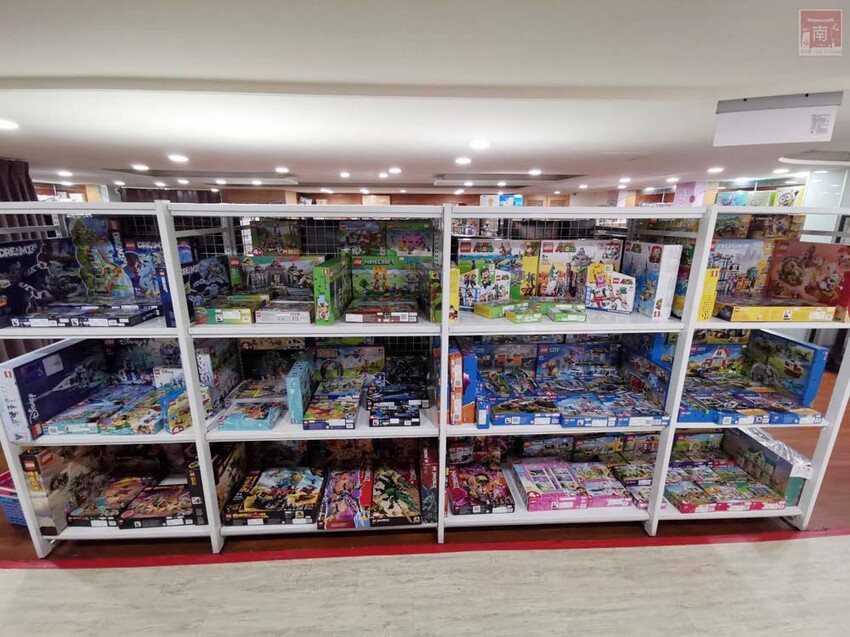 【臺南扭蛋】台南寶可夢中心在這裡，也有盲盒、日本流行扭蛋等，只有在迪士尼能買到的TOMICA小車打六折，加入會員送100元購物金~扭蛋將軍x轉蛋概念館 - 南人幫