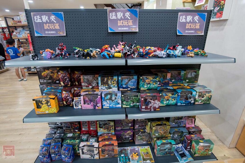 【臺南扭蛋】台南寶可夢中心在這裡，也有盲盒、日本流行扭蛋等，只有在迪士尼能買到的TOMICA小車打六折，加入會員送100元購物金~扭蛋將軍x轉蛋概念館 - 南人幫