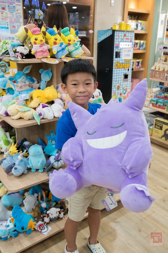 【臺南扭蛋】台南寶可夢中心在這裡，也有盲盒、日本流行扭蛋等，只有在迪士尼能買到的TOMICA小車打六折，加入會員送100元購物金~扭蛋將軍x轉蛋概念館 - 南人幫