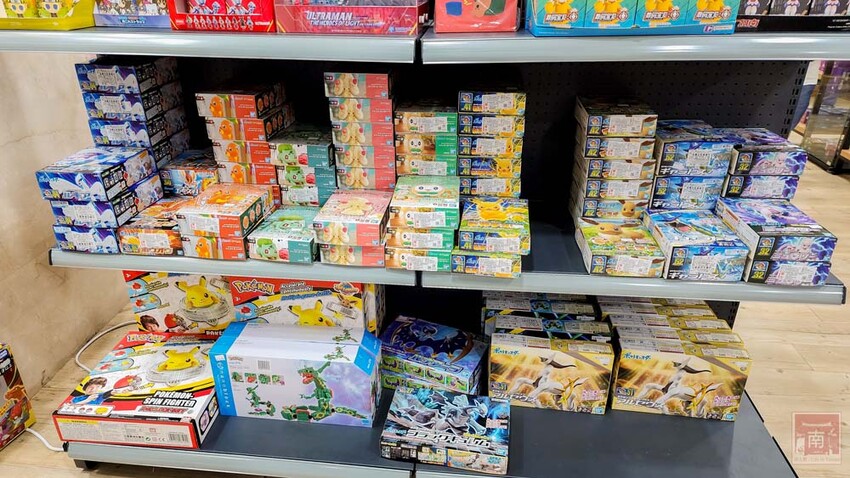 【臺南扭蛋】台南寶可夢中心在這裡，也有盲盒、日本流行扭蛋等，只有在迪士尼能買到的TOMICA小車打六折，加入會員送100元購物金~扭蛋將軍x轉蛋概念館 - 南人幫