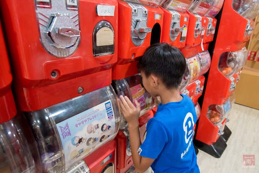 【臺南扭蛋】台南寶可夢中心在這裡，也有盲盒、日本流行扭蛋等，只有在迪士尼能買到的TOMICA小車打六折，加入會員送100元購物金~扭蛋將軍x轉蛋概念館 - 南人幫