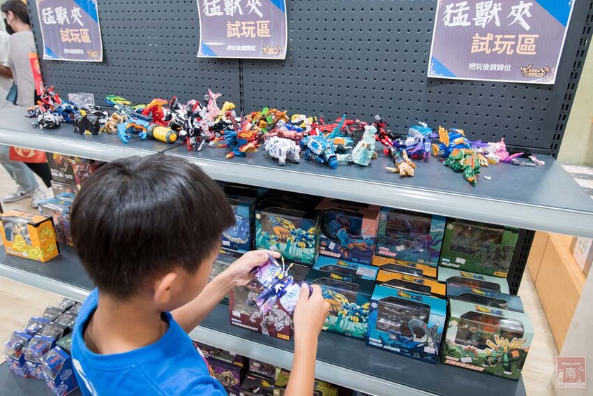 【臺南扭蛋】台南寶可夢中心在這裡，也有盲盒、日本流行扭蛋等，只有在迪士尼能買到的TOMICA小車打六折，加入會員送100元購物金~扭蛋將軍x轉蛋概念館 - 南人幫