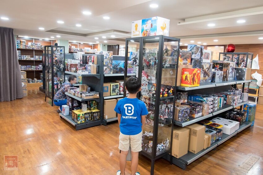 【臺南扭蛋】台南寶可夢中心在這裡，也有盲盒、日本流行扭蛋等，只有在迪士尼能買到的TOMICA小車打六折，加入會員送100元購物金~扭蛋將軍x轉蛋概念館 - 南人幫