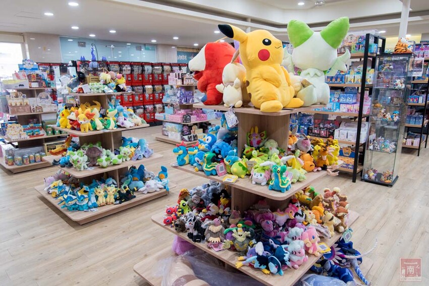 【臺南扭蛋】台南寶可夢中心在這裡，也有盲盒、日本流行扭蛋等，只有在迪士尼能買到的TOMICA小車打六折，加入會員送100元購物金~扭蛋將軍x轉蛋概念館 - 南人幫