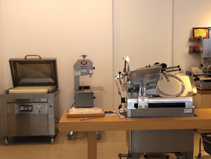 極禾楓肉舖-崇明門市：台南精品肉舖就在這/日本A5和牛.伊比利豬這邊都能買到/代客分切.客製肉量超方便/在家就能輕鬆料理上菜~ - 進食的巨鼠