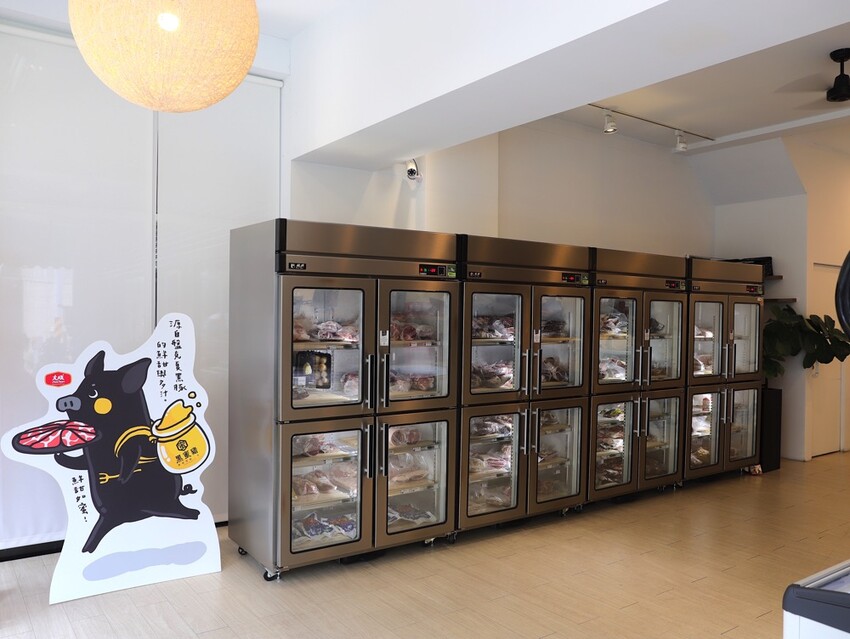 極禾楓肉舖-崇明門市：台南精品肉舖就在這/日本A5和牛.伊比利豬這邊都能買到/代客分切.客製肉量超方便/在家就能輕鬆料理上菜~ - 進食的巨鼠