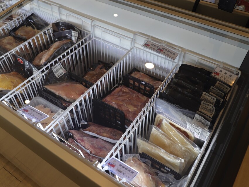 極禾楓肉舖-崇明門市：台南精品肉舖就在這/日本A5和牛.伊比利豬這邊都能買到/代客分切.客製肉量超方便/在家就能輕鬆料理上菜~ - 進食的巨鼠