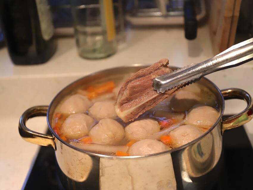 極禾楓肉舖-崇明門市：台南精品肉舖就在這/日本A5和牛.伊比利豬這邊都能買到/代客分切.客製肉量超方便/在家就能輕鬆料理上菜~ - 進食的巨鼠