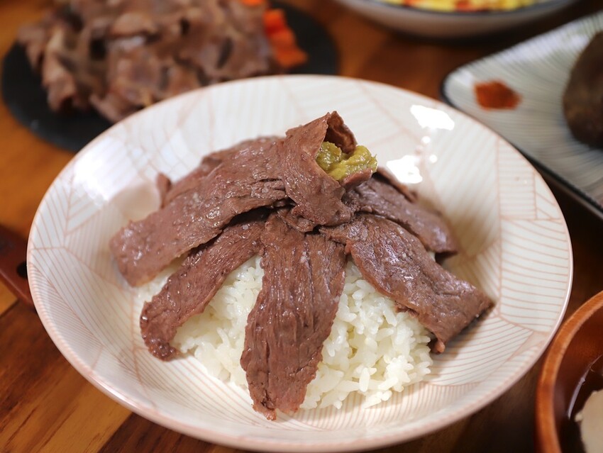 極禾楓肉舖-崇明門市：台南精品肉舖就在這/日本A5和牛.伊比利豬這邊都能買到/代客分切.客製肉量超方便/在家就能輕鬆料理上菜~ - 進食的巨鼠