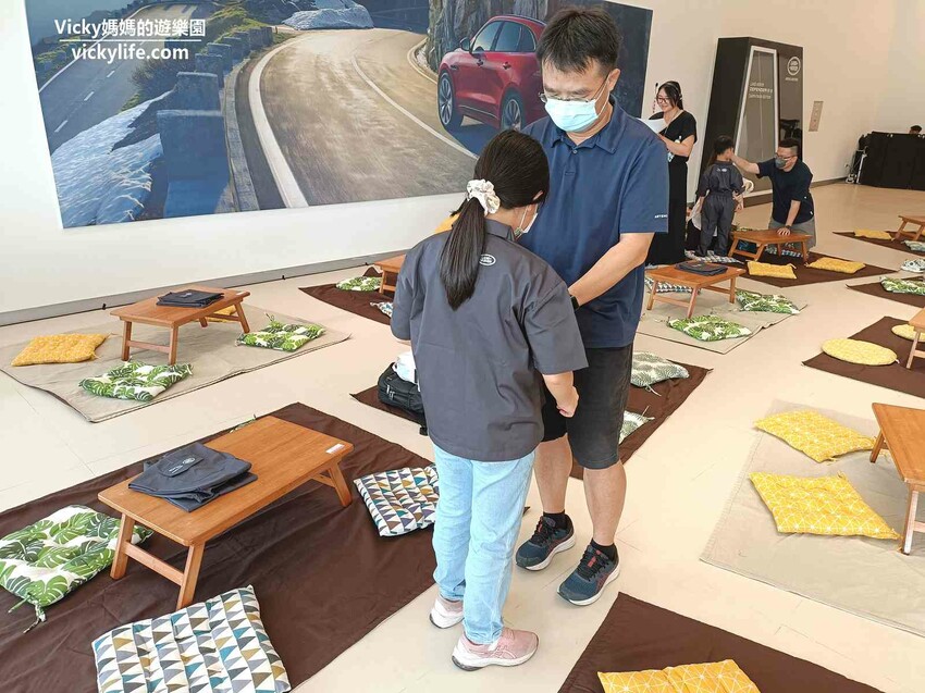 這場景逼真的太誇張，因為太身歷其境了。不僅可以馳騁於叢林間，還能一窺服務廠的真實面貌，且能認識各種汽車的零配件，這一場小小職人體驗太真實了啊！