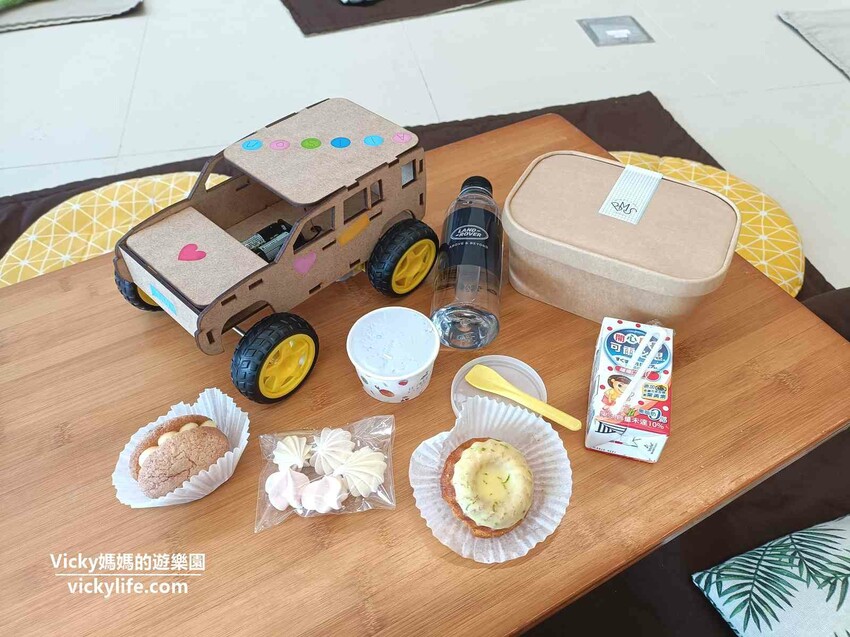 這場景逼真的太誇張，因為太身歷其境了。不僅可以馳騁於叢林間，還能一窺服務廠的真實面貌，且能認識各種汽車的零配件，這一場小小職人體驗太真實了啊！