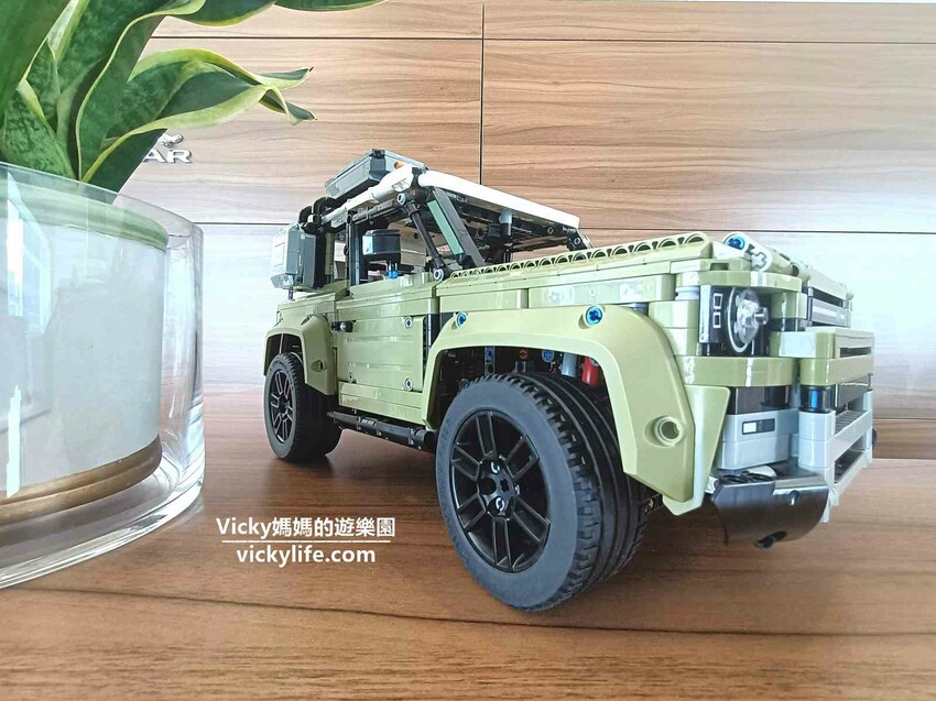 這場景逼真的太誇張，因為太身歷其境了。不僅可以馳騁於叢林間，還能一窺服務廠的真實面貌，且能認識各種汽車的零配件，這一場小小職人體驗太真實了啊！