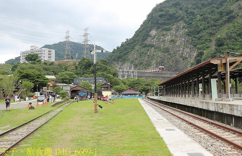 車埕旅遊新亮點 林班道鐵路小學 X 路易莎咖啡夢兔主題店