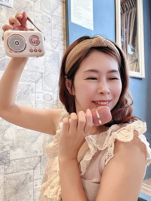 idol K8 Carry me 隨身 K 歌精靈，想唱就唱隨時解Hign 最開懷～