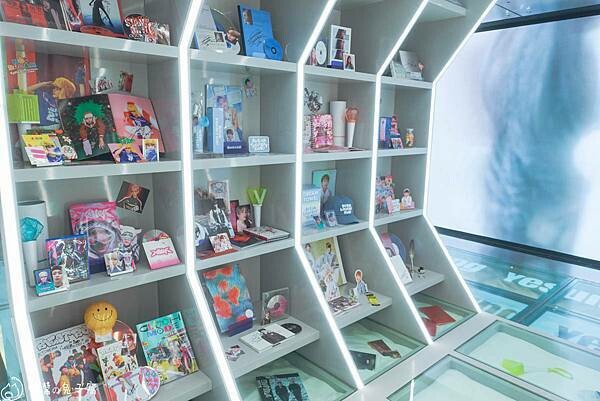 韓國旅遊。曠野KWANGYA  追星人必朝聖SM大樓的周邊販