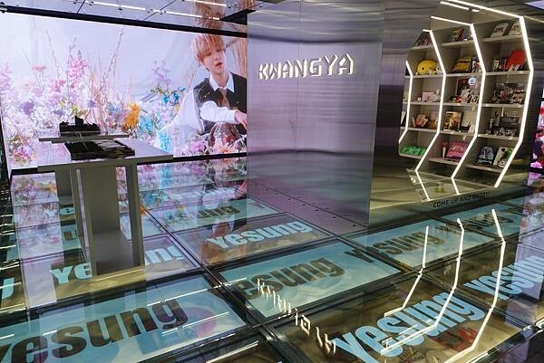 韓國旅遊。曠野KWANGYA  追星人必朝聖SM大樓的周邊販