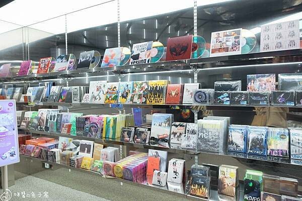 韓國旅遊。曠野KWANGYA  追星人必朝聖SM大樓的周邊販