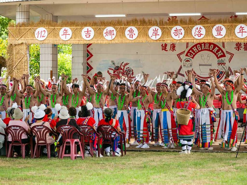 2023阿美族豐年祭！吉娜魯岸我回來啦～一同歡唱一起舞動吧！歡迎跟我一起來參加鳳信部落的歲時祭儀！（內有飲酒議題,飲酒過量有害健康喔） @圍事小哥的幸福相框
