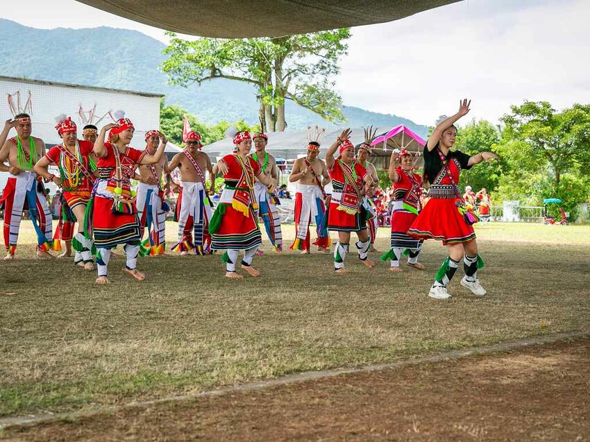 2023阿美族豐年祭！吉娜魯岸我回來啦～一同歡唱一起舞動吧！歡迎跟我一起來參加鳳信部落的歲時祭儀！（內有飲酒議題,飲酒過量有害健康喔） @圍事小哥的幸福相框