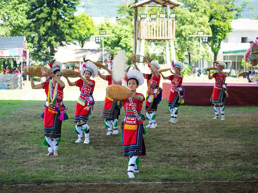 2023阿美族豐年祭！吉娜魯岸我回來啦～一同歡唱一起舞動吧！歡迎跟我一起來參加鳳信部落的歲時祭儀！（內有飲酒議題,飲酒過量有害健康喔） @圍事小哥的幸福相框