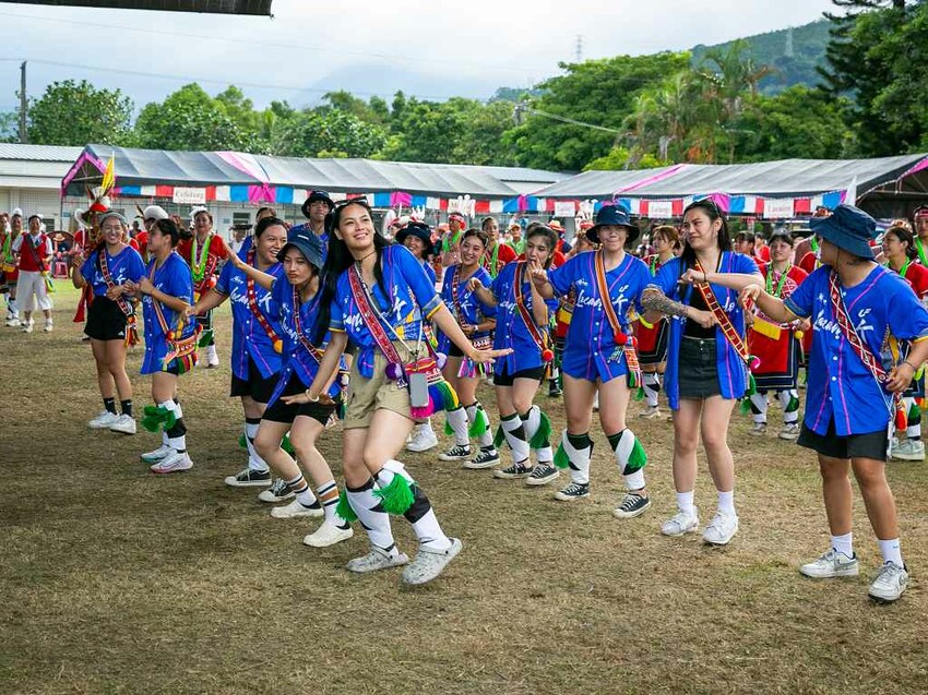 2023阿美族豐年祭！吉娜魯岸我回來啦～一同歡唱一起舞動吧！歡迎跟我一起來參加鳳信部落的歲時祭儀！（內有飲酒議題,飲酒過量有害健康喔） @圍事小哥的幸福相框