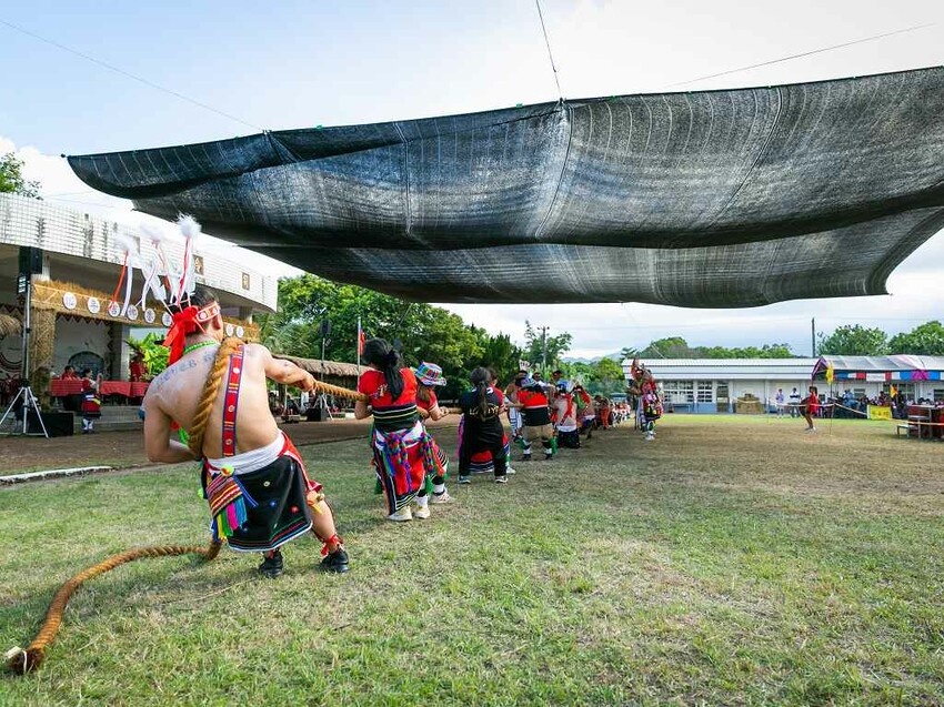 2023阿美族豐年祭！吉娜魯岸我回來啦～一同歡唱一起舞動吧！歡迎跟我一起來參加鳳信部落的歲時祭儀！（內有飲酒議題,飲酒過量有害健康喔） @圍事小哥的幸福相框
