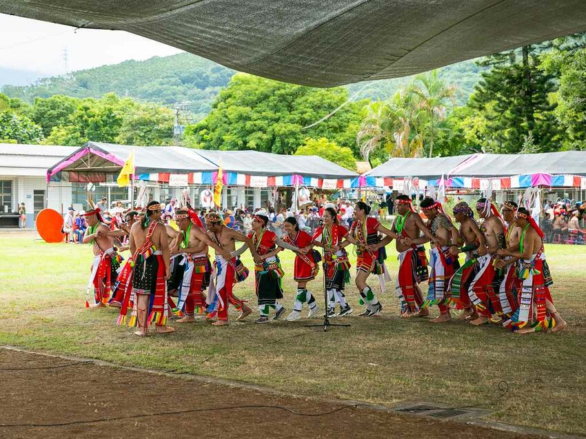 2023阿美族豐年祭！吉娜魯岸我回來啦～一同歡唱一起舞動吧！歡迎跟我一起來參加鳳信部落的歲時祭儀！（內有飲酒議題,飲酒過量有害健康喔） @圍事小哥的幸福相框