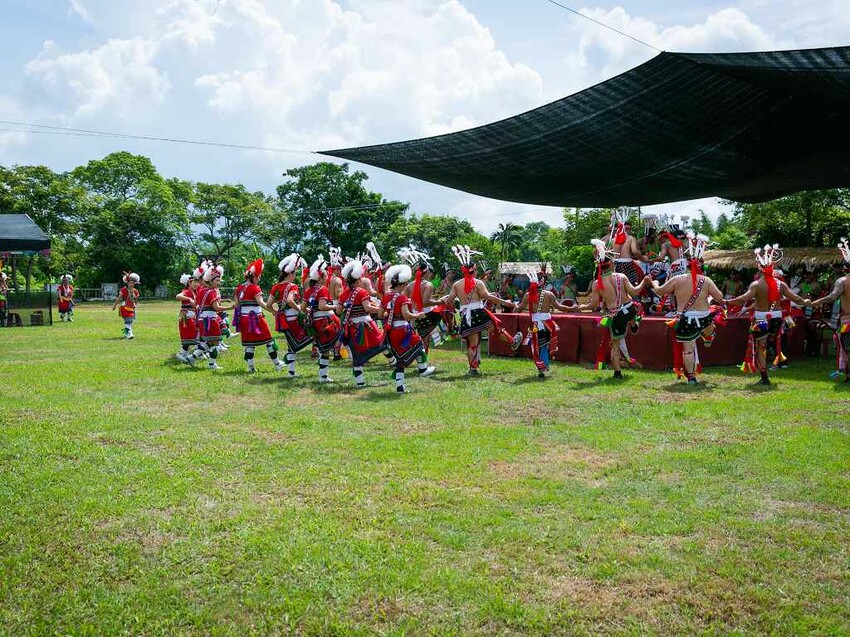 2023阿美族豐年祭！吉娜魯岸我回來啦～一同歡唱一起舞動吧！歡迎跟我一起來參加鳳信部落的歲時祭儀！（內有飲酒議題,飲酒過量有害健康喔） @圍事小哥的幸福相框