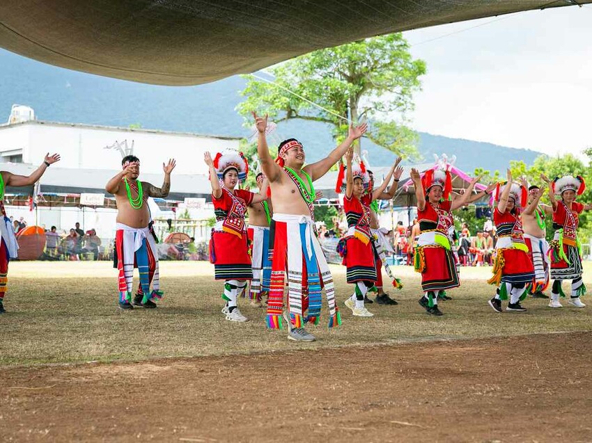 2023阿美族豐年祭！吉娜魯岸我回來啦～一同歡唱一起舞動吧！歡迎跟我一起來參加鳳信部落的歲時祭儀！（內有飲酒議題,飲酒過量有害健康喔） @圍事小哥的幸福相框