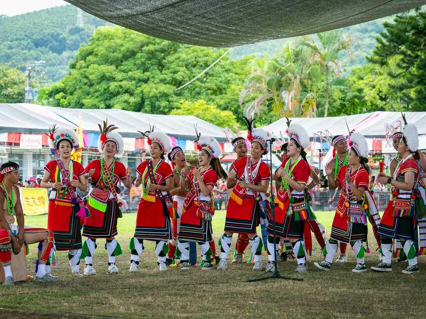 2023阿美族豐年祭！吉娜魯岸我回來啦～一同歡唱一起舞動吧！歡迎跟我一起來參加鳳信部落的歲時祭儀！（內有飲酒議題,飲酒過量有害健康喔） @圍事小哥的幸福相框
