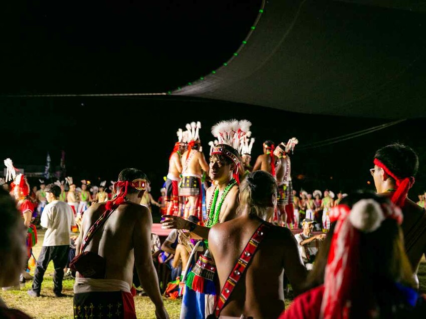 2023阿美族豐年祭！吉娜魯岸我回來啦～一同歡唱一起舞動吧！歡迎跟我一起來參加鳳信部落的歲時祭儀！（內有飲酒議題,飲酒過量有害健康喔） @圍事小哥的幸福相框