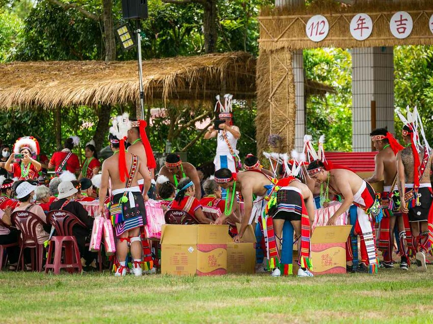 2023阿美族豐年祭！吉娜魯岸我回來啦～一同歡唱一起舞動吧！歡迎跟我一起來參加鳳信部落的歲時祭儀！（內有飲酒議題,飲酒過量有害健康喔） @圍事小哥的幸福相框