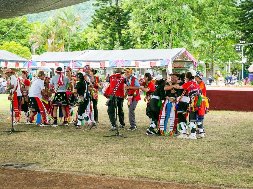 2023阿美族豐年祭！吉娜魯岸我回來啦～一同歡唱一起舞動吧！歡迎跟我一起來參加鳳信部落的歲時祭儀！（內有飲酒議題,飲酒過量有害健康喔） @圍事小哥的幸福相框