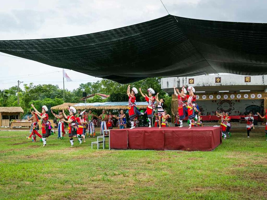 2023阿美族豐年祭！吉娜魯岸我回來啦～一同歡唱一起舞動吧！歡迎跟我一起來參加鳳信部落的歲時祭儀！（內有飲酒議題,飲酒過量有害健康喔） @圍事小哥的幸福相框