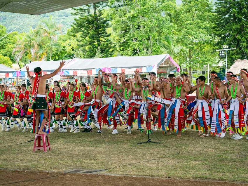 2023阿美族豐年祭！吉娜魯岸我回來啦～一同歡唱一起舞動吧！歡迎跟我一起來參加鳳信部落的歲時祭儀！（內有飲酒議題,飲酒過量有害健康喔） @圍事小哥的幸福相框