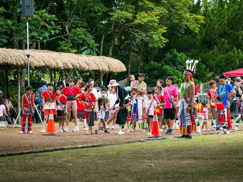 2023阿美族豐年祭！吉娜魯岸我回來啦～一同歡唱一起舞動吧！歡迎跟我一起來參加鳳信部落的歲時祭儀！（內有飲酒議題,飲酒過量有害健康喔） @圍事小哥的幸福相框