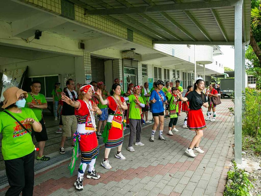 2023阿美族豐年祭！吉娜魯岸我回來啦～一同歡唱一起舞動吧！歡迎跟我一起來參加鳳信部落的歲時祭儀！（內有飲酒議題,飲酒過量有害健康喔） @圍事小哥的幸福相框