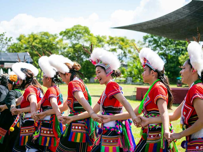2023阿美族豐年祭！吉娜魯岸我回來啦～一同歡唱一起舞動吧！歡迎跟我一起來參加鳳信部落的歲時祭儀！（內有飲酒議題,飲酒過量有害健康喔） @圍事小哥的幸福相框