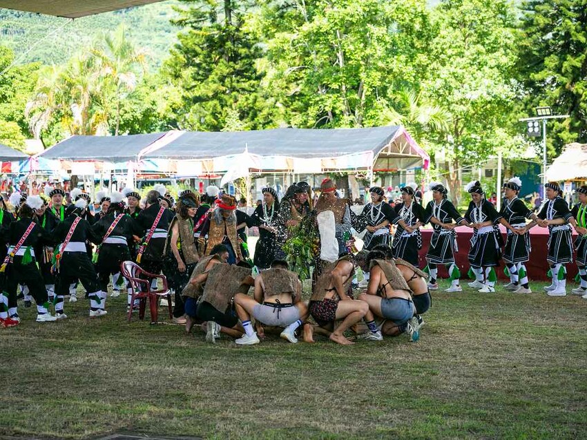 2023阿美族豐年祭！吉娜魯岸我回來啦～一同歡唱一起舞動吧！歡迎跟我一起來參加鳳信部落的歲時祭儀！（內有飲酒議題,飲酒過量有害健康喔） @圍事小哥的幸福相框