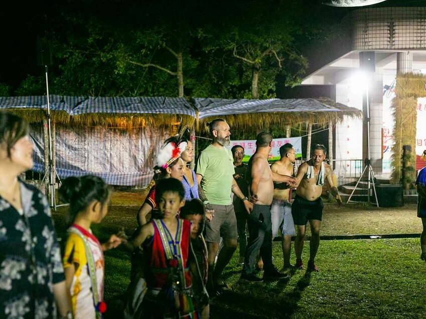 2023阿美族豐年祭！吉娜魯岸我回來啦～一同歡唱一起舞動吧！歡迎跟我一起來參加鳳信部落的歲時祭儀！（內有飲酒議題,飲酒過量有害健康喔） @圍事小哥的幸福相框